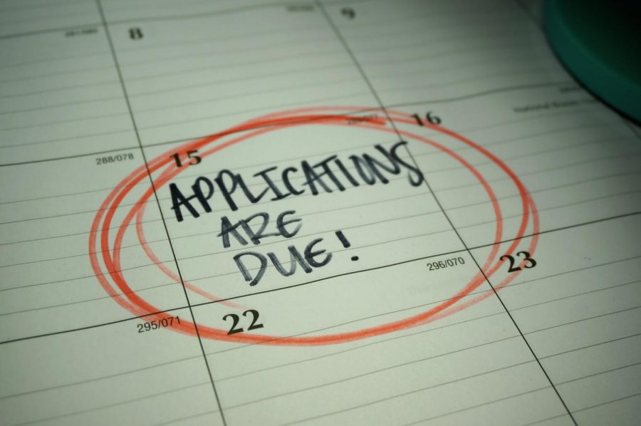 A+students+circled+calendar+date+of+when+applications+are+due.
